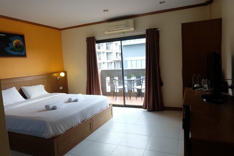 Hotel Baantonkhao Kata Beach