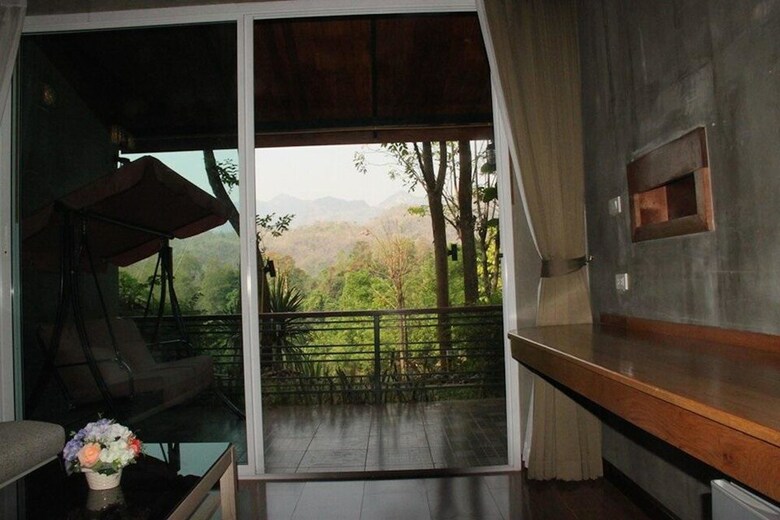 Hotel Baan Alisa Bed And Breakfast