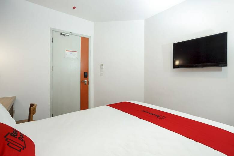 Hotel Reddoorz @ Raya Gubeng