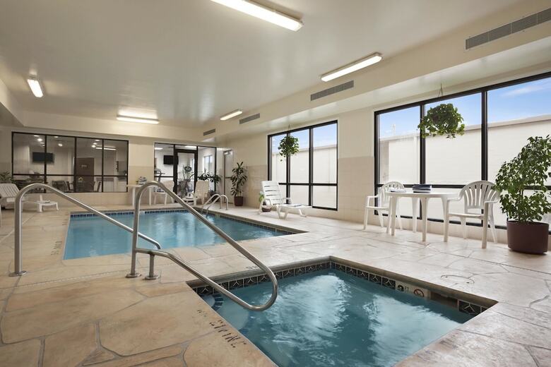 Motel Super 8 By Wyndham Aurora/naperville Area