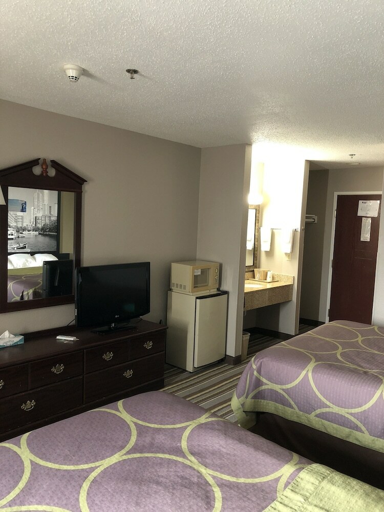 Motel Super 8 By Wyndham Aurora/naperville Area