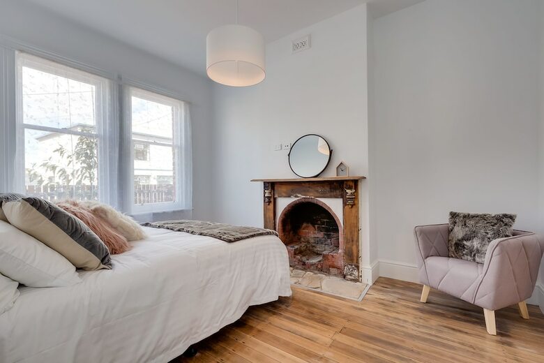 White Room Apartments