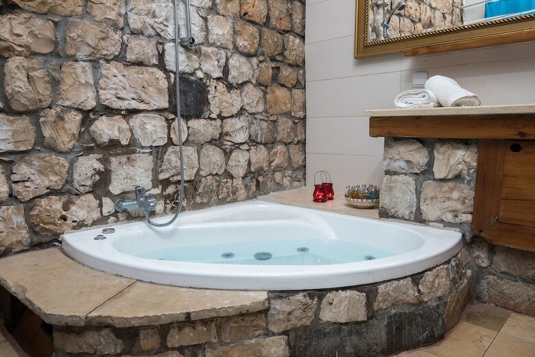 Hotel Pina Barosh Bnb