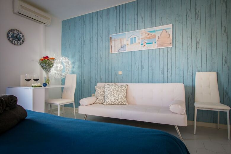 Apartamentos Holidays2benal Beach