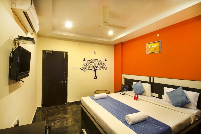 Hotel Oyo 4937 Near Dlf