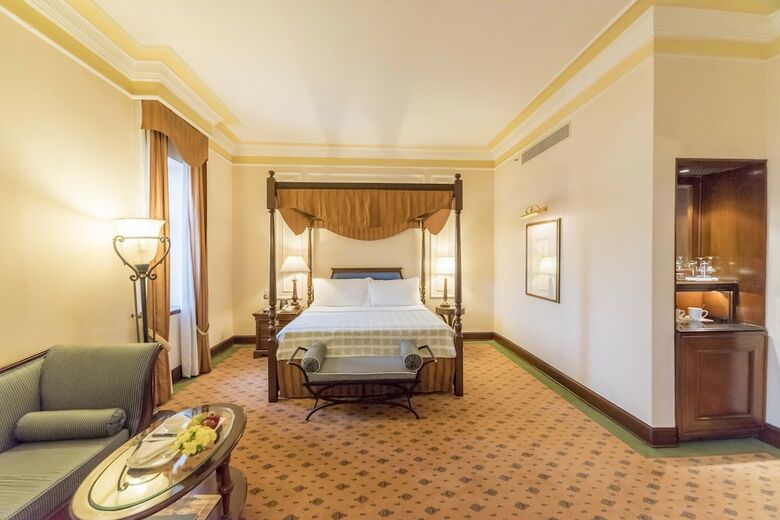 Hotel The Oberoi Grand, Kolkata
