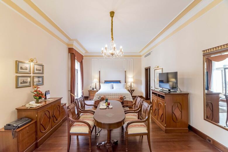 Hotel The Oberoi Grand, Kolkata