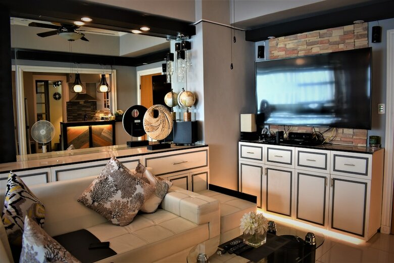 Stunning Eastwood Condo Suite