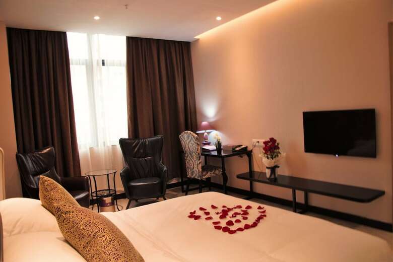 J Hotel