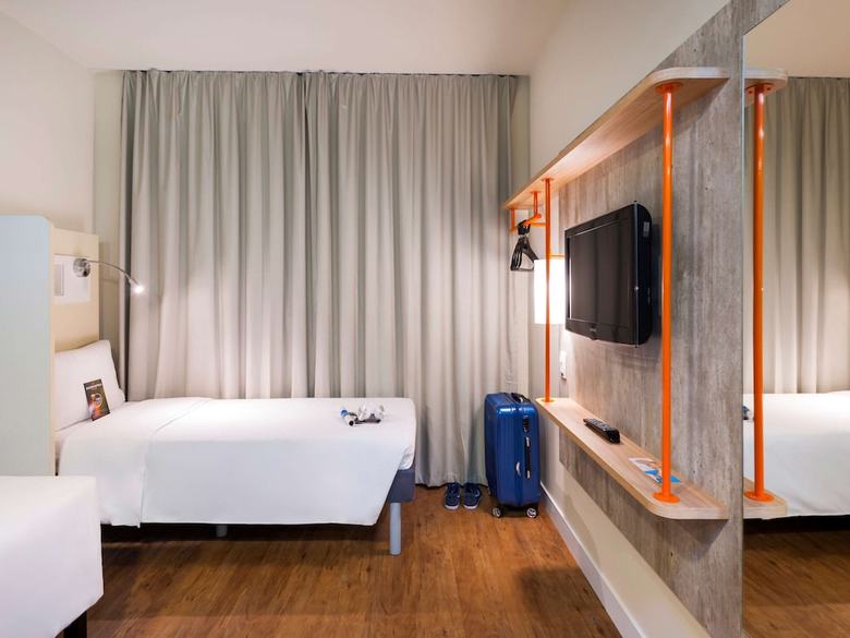 Hotel Ibis Budget Navegantes Itaja�