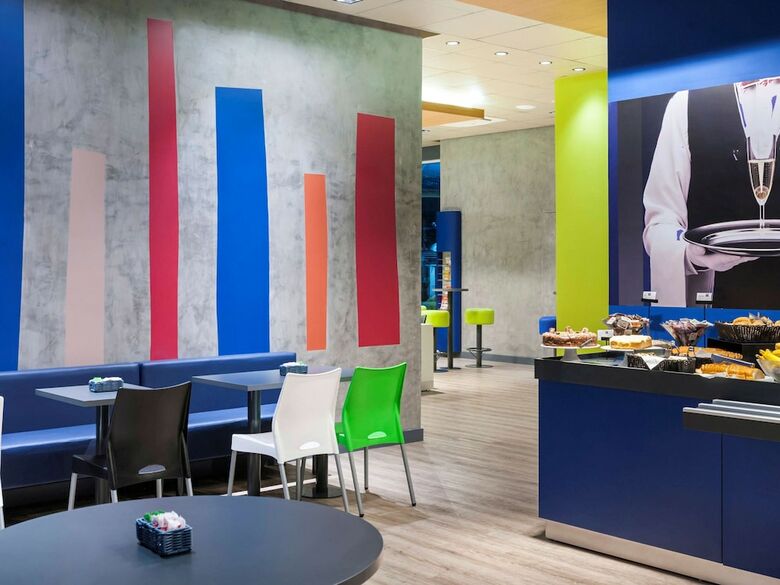 Hotel Ibis Budget Navegantes Itaja�