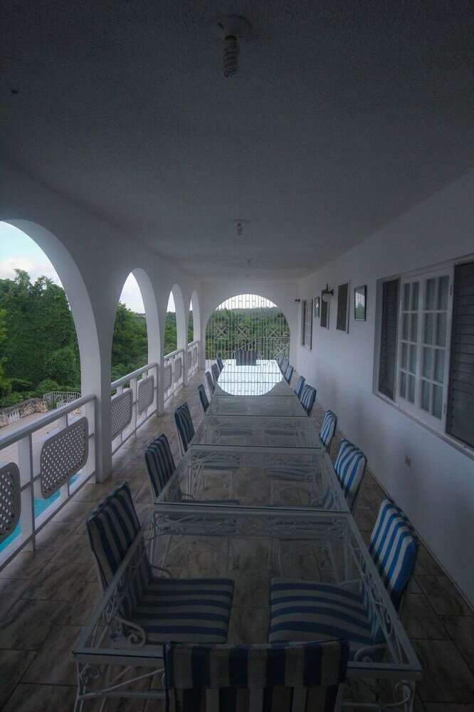 Kenwood Villa