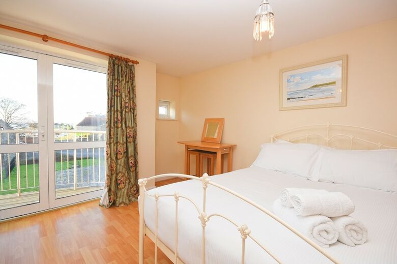 Town Or Country - Greenwich Apartments