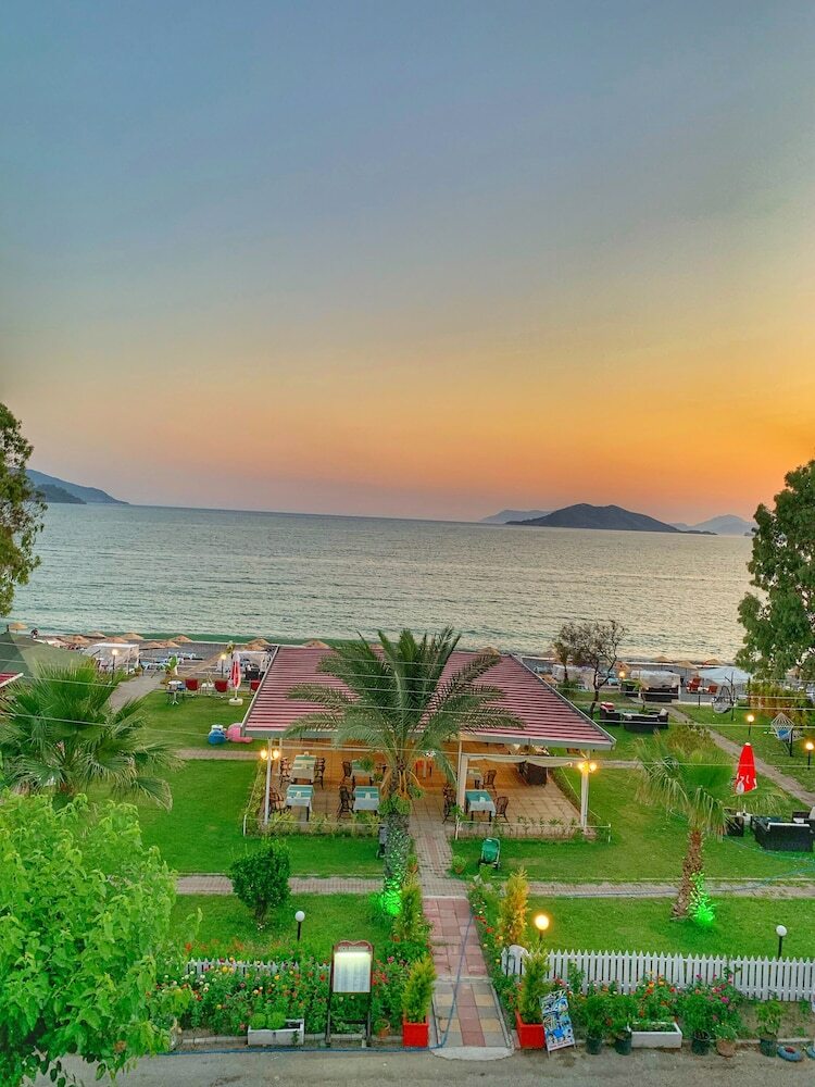 Y�cel Hotel