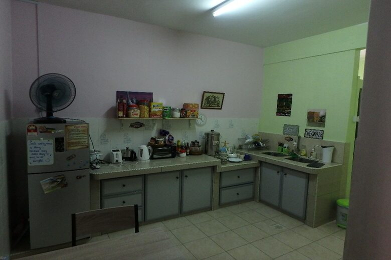 Hostal Three Little Birds Home - Hostel