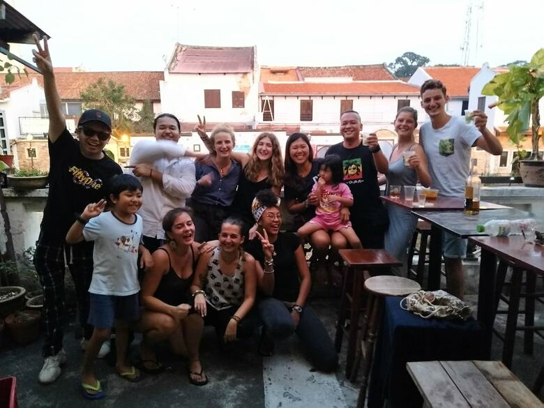 Hostal Three Little Birds Home - Hostel