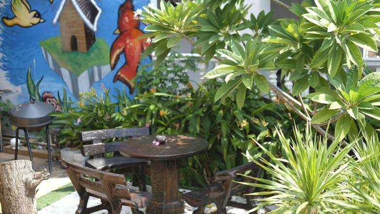 Hostal Three Little Birds Home - Hostel