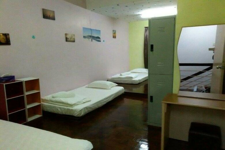 Hostal Three Little Birds Home - Hostel