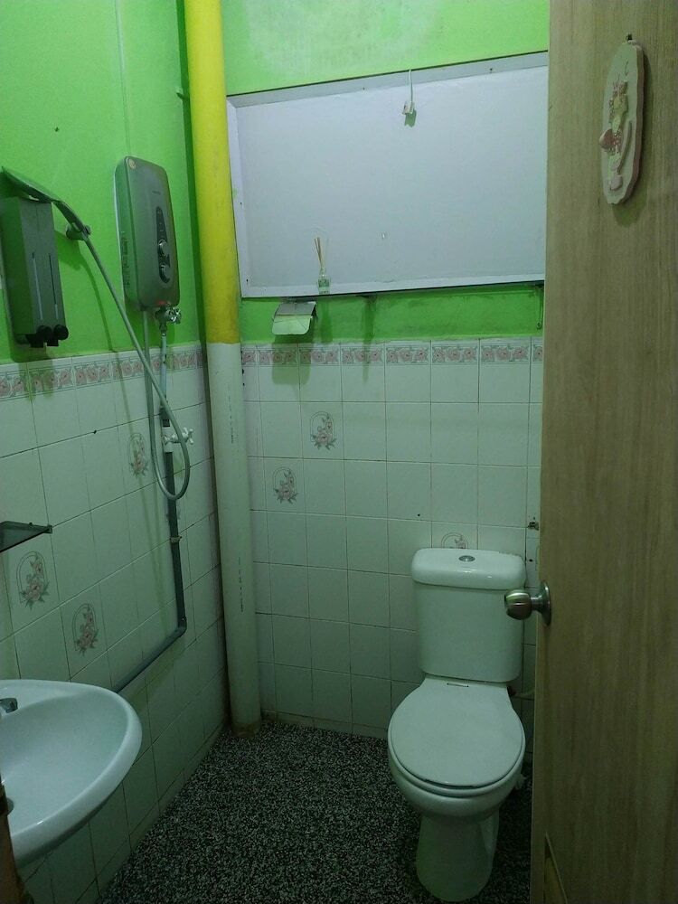 Hostal Three Little Birds Home - Hostel