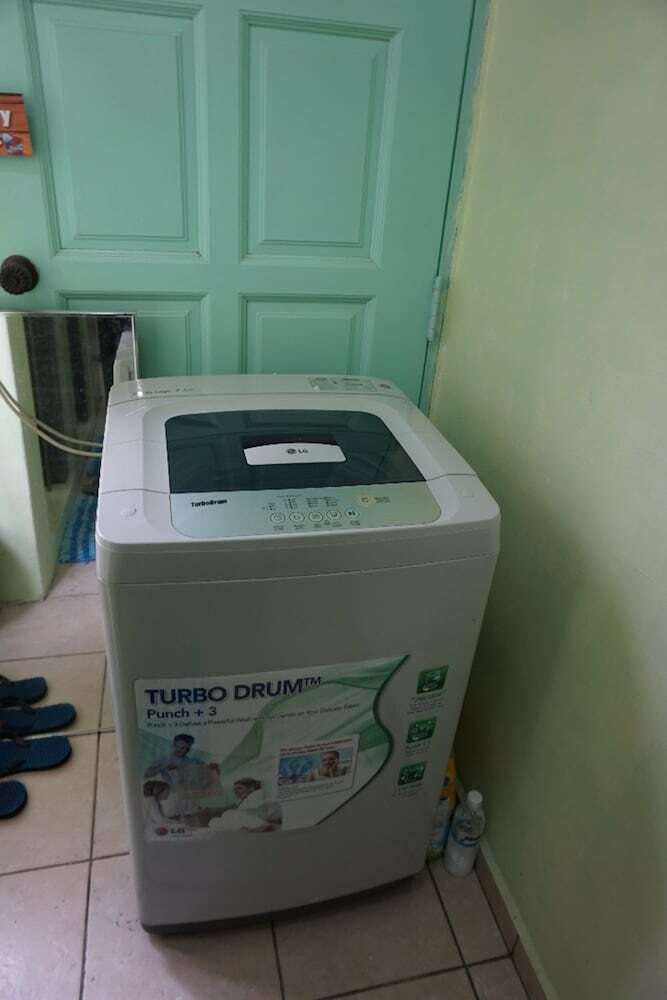 Hostal Three Little Birds Home - Hostel