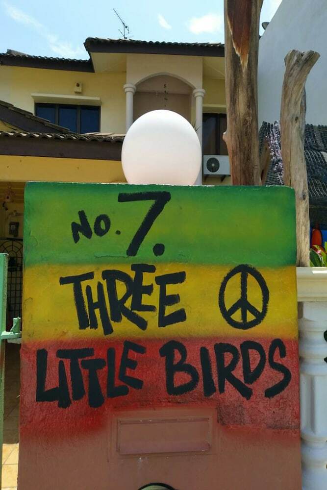 Hostal Three Little Birds Home - Hostel