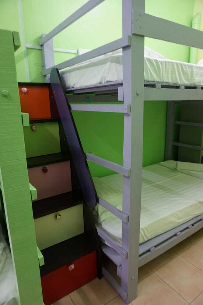 Hostal Three Little Birds Home - Hostel