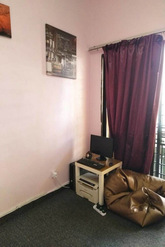 Hostal Three Little Birds Home - Hostel