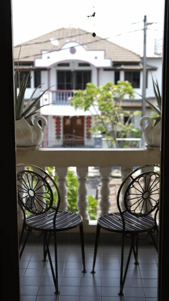 Hostal Three Little Birds Home - Hostel