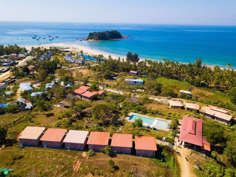 Hotel Lover View Pool Bar & Bungalows