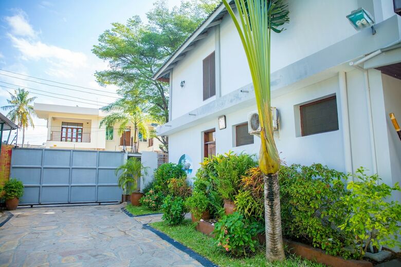 Hostal Saadani Tourist Center - Hostel