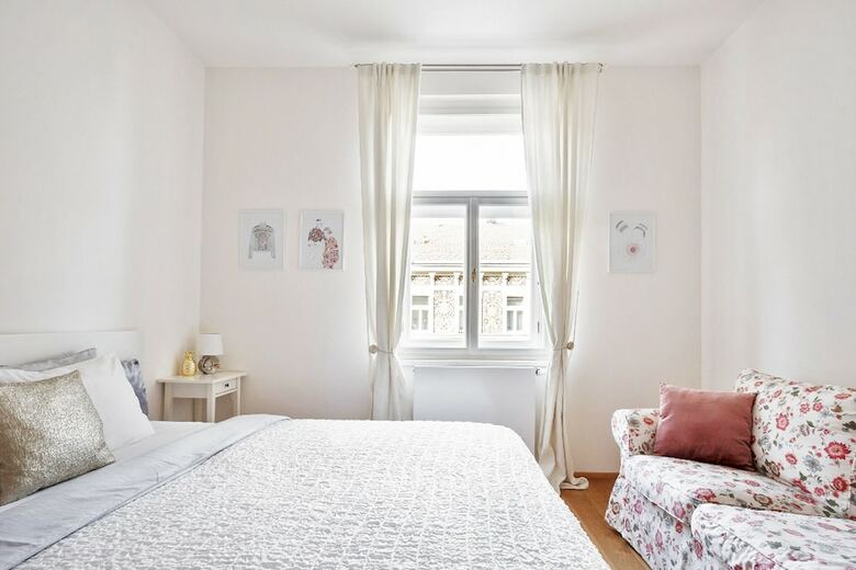 Charming Two-bedroom Apartment Next To The Emmaus Abbey
