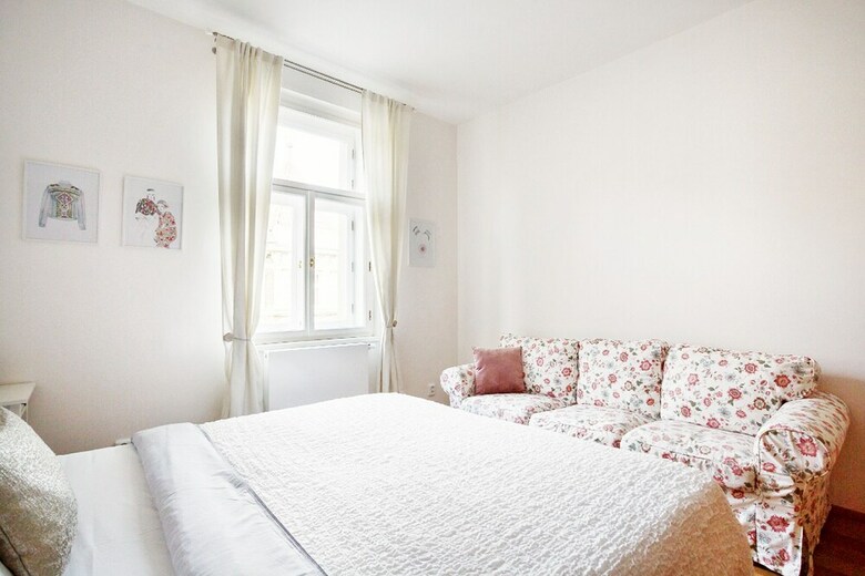 Charming Two-bedroom Apartment Next To The Emmaus Abbey
