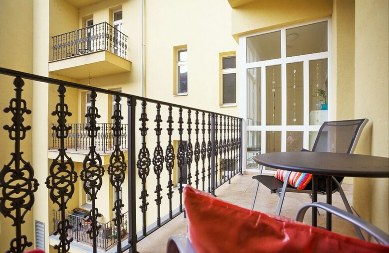 Charming Two-bedroom Apartment Next To The Emmaus Abbey