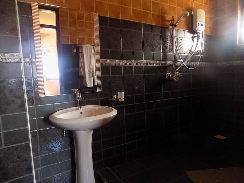 Olina Hotel And Apartments