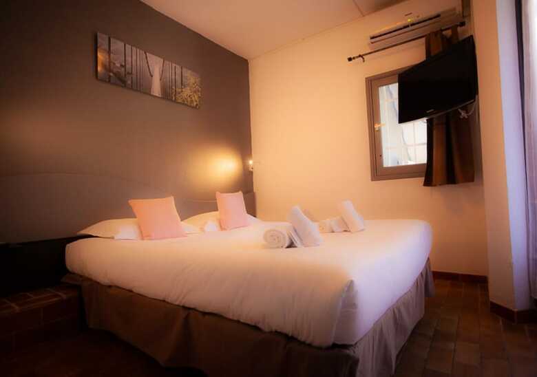 Marina Hotel Club