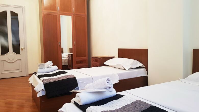 Hostal Friendship Hostel & Tours