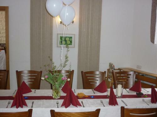 Hostal Hotel Waldhaus-hutzelh�h