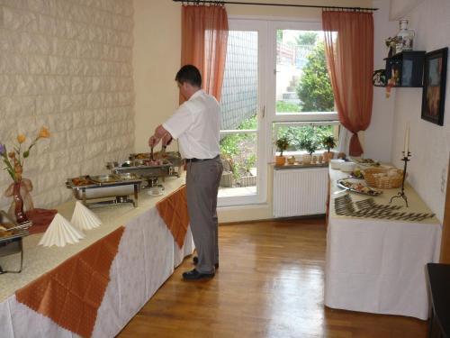 Hostal Hotel Waldhaus-hutzelh�h
