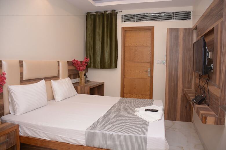 Hotel Golden Oasis Delhi