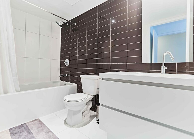Beautiful Home By Rogers Centre