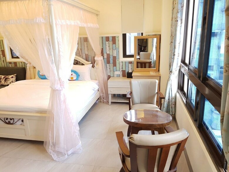 Hotel Happiness Is Coming (Sunwater)