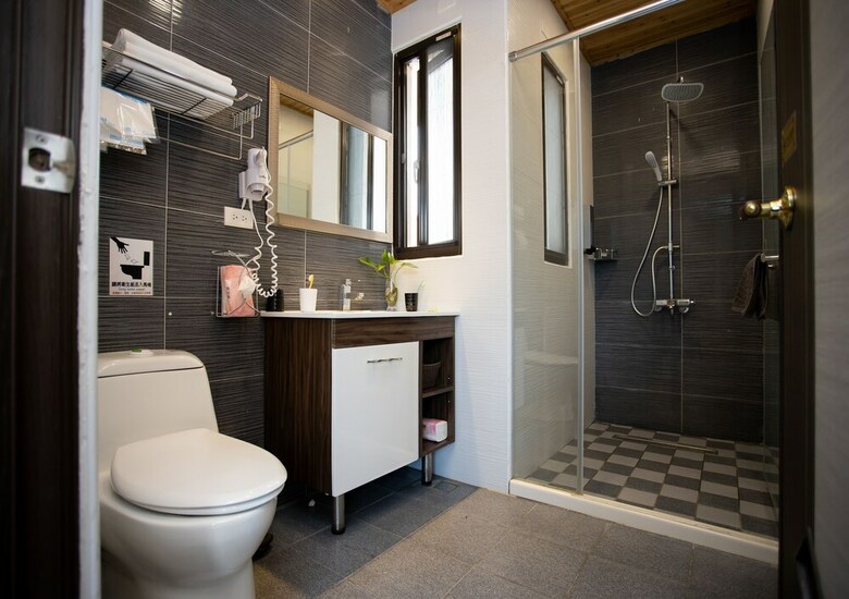 Hotel Happiness Is Coming (Sunwater)