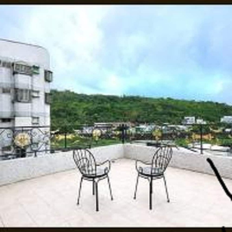 Hotel Happiness Is Coming (Sunwater)
