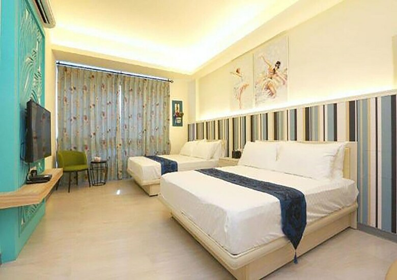 Hotel Happiness Is Coming (Sunwater)