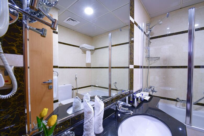 Hotel Golden Tulip Al Mektan