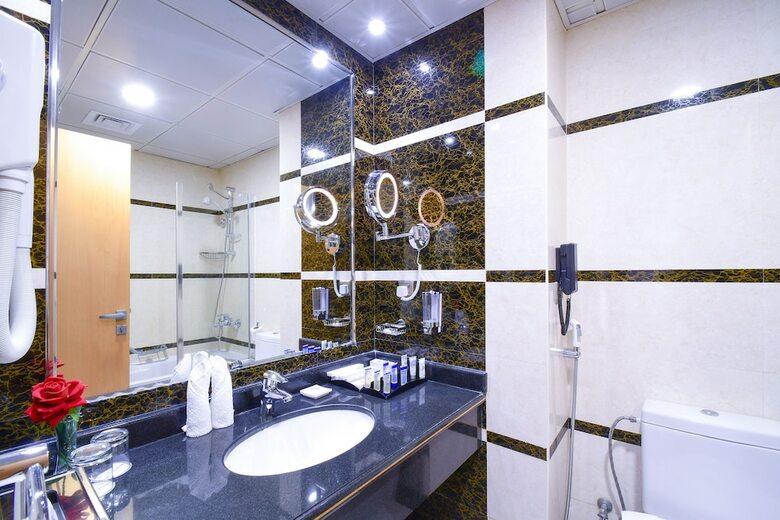 Hotel Golden Tulip Al Mektan
