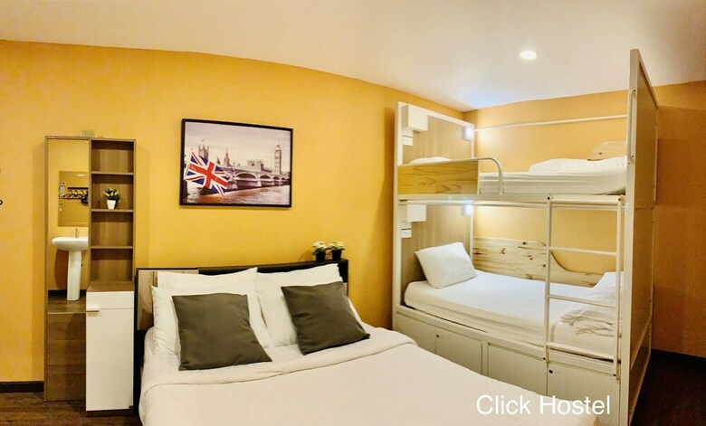 Hostal Click Hostel