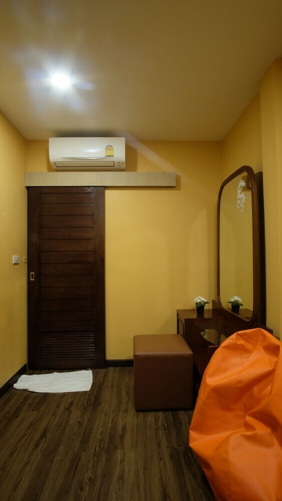 Hostal Click Hostel