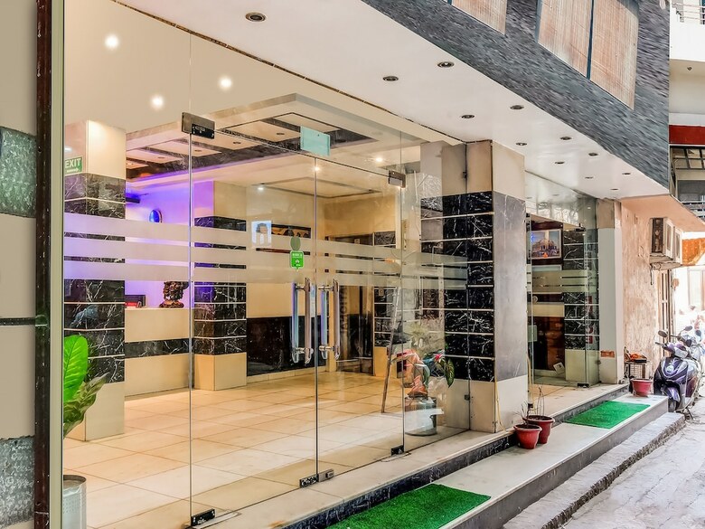 Oyo 7781 Hotel Sai International