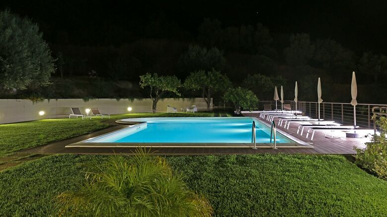 Hotel Sik� Holiday Home